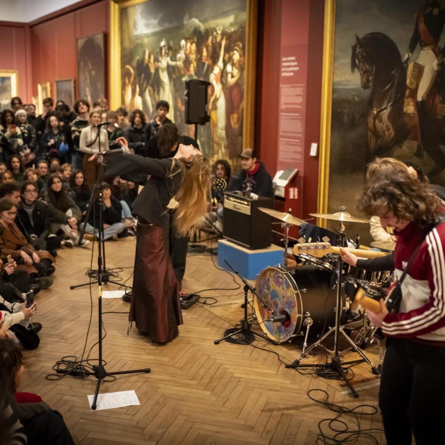 Présentation des projets étudiants dans le musée lors de la Bacchanight 9 le 26 mars 2024.